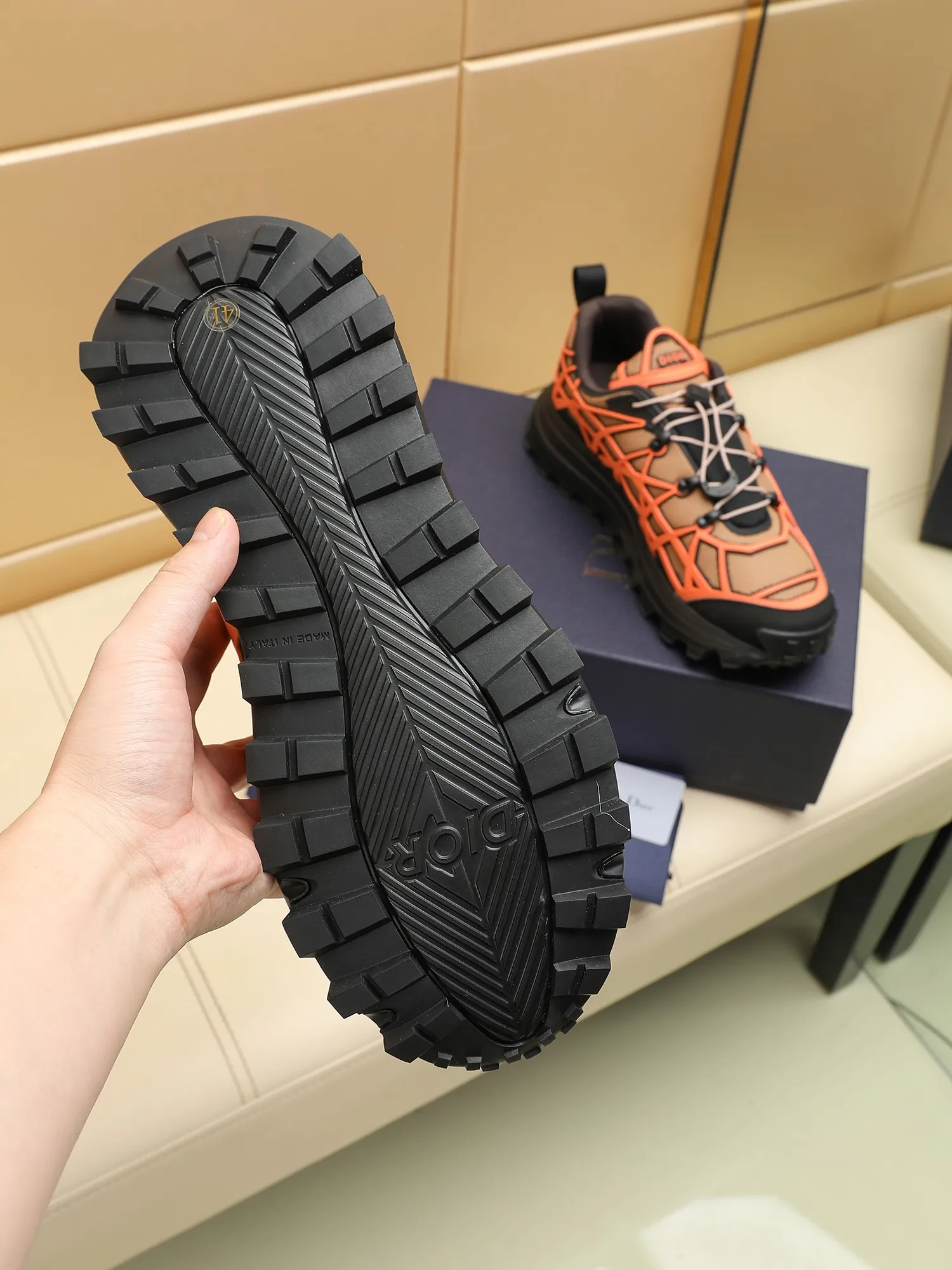 Men's Men's Shoes 💰520 [New Style] 🏍️🏍️Dior-B31 RUNNER sneakers highlight the fashionable silhouette, decorated with curved cannage pattern, reinterpreting classic patterns in a structural style, enriching Dior's 2023 summer men's wear series. Meticulously crafted using the advanced craftsmanship of hiking shoes, it blends outdoor culture with Dior heritage. Code number 38-45, multiple colors available, 38-44 (45 can be customized